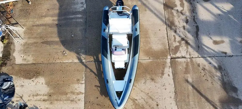 1995 Lagoon 715