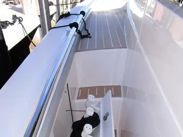 Tiara Yachts LS