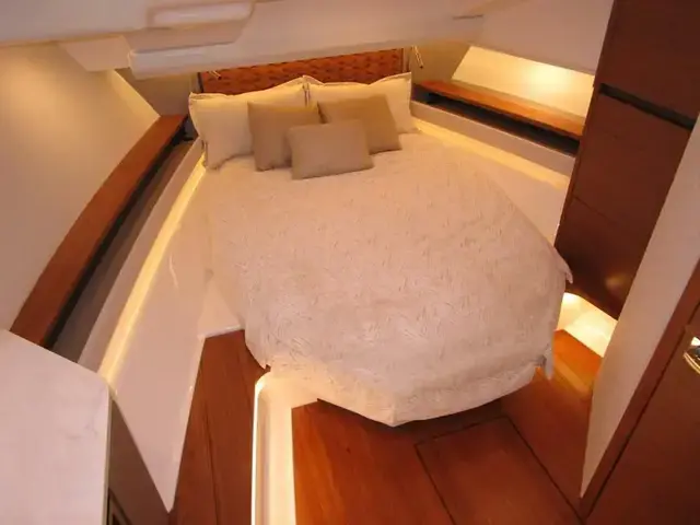 Tiara Yachts LS