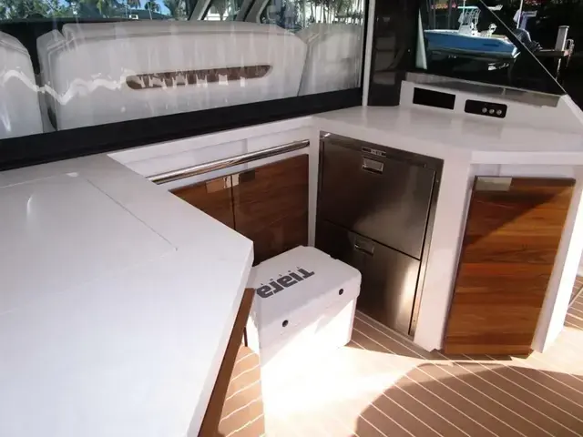 Tiara Yachts LS