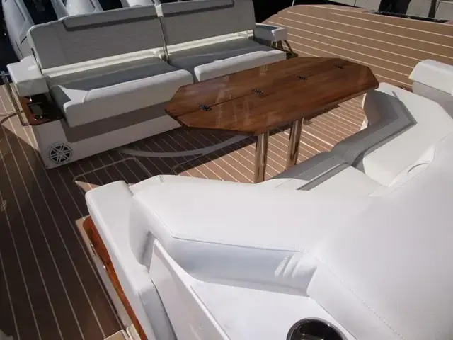 Tiara Yachts LS