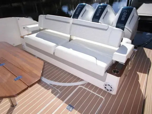 Tiara Yachts LS