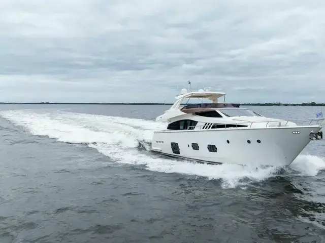 Ferretti Yachts 800