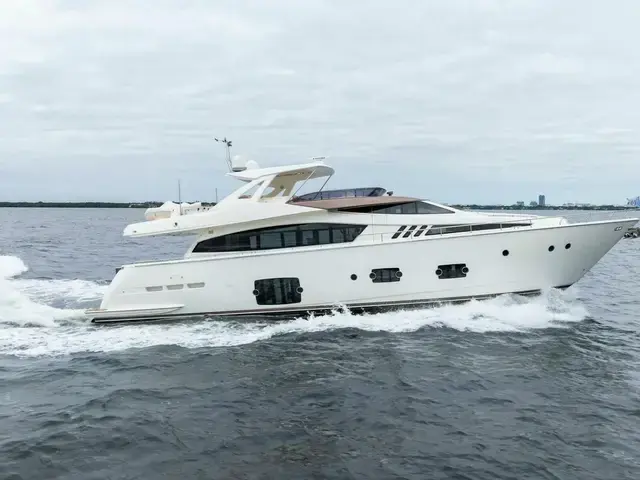 Ferretti Yachts 800