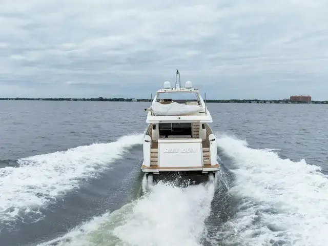 Ferretti Yachts 800