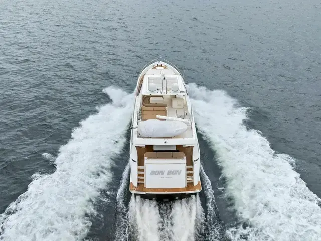 Ferretti Yachts 800