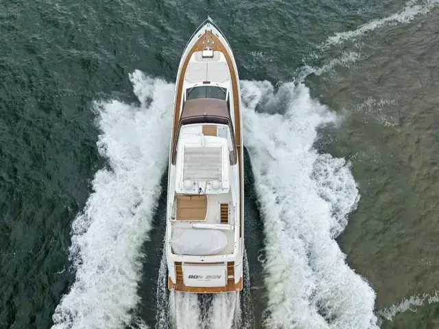 Ferretti Yachts 800