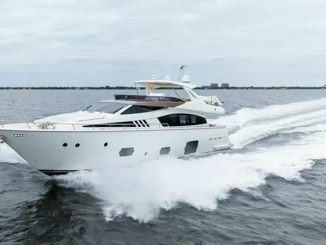 Ferretti Yachts 800