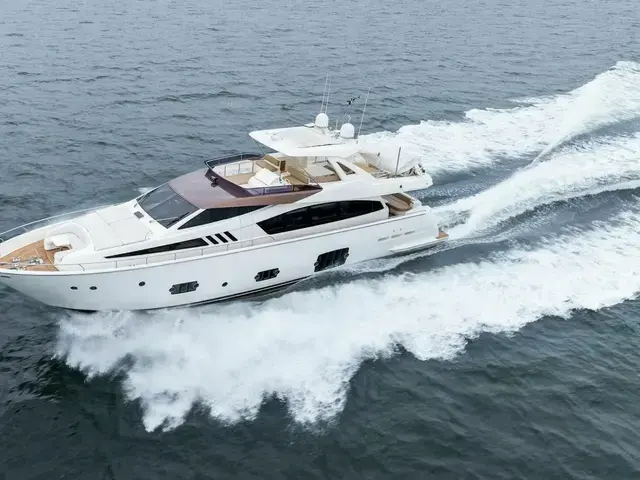 Ferretti Yachts 800