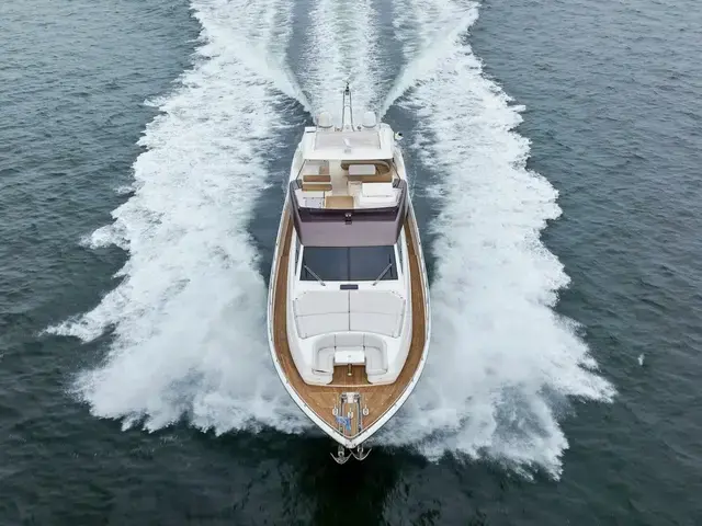 Ferretti Yachts 800