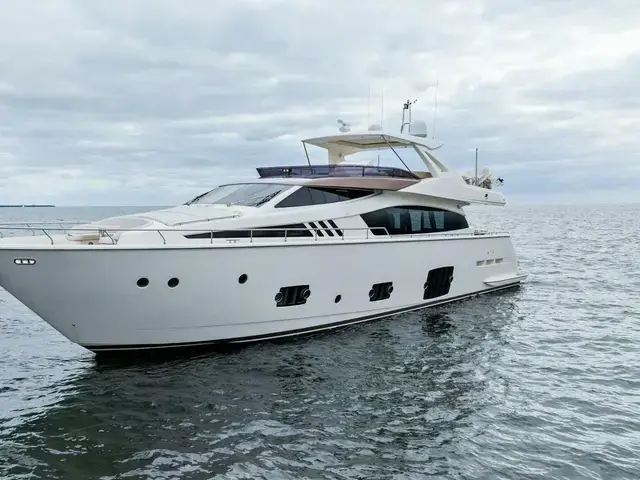 Ferretti Yachts 800