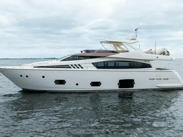 Ferretti Yachts 800