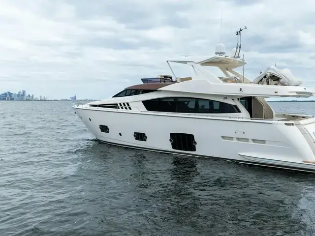 Ferretti Yachts 800