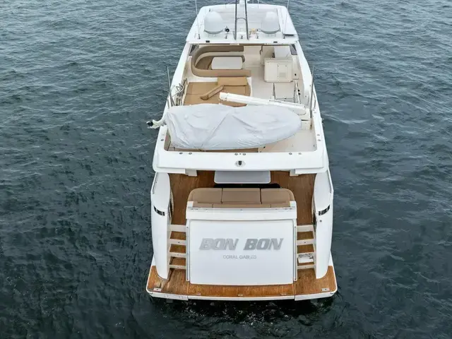 Ferretti Yachts 800