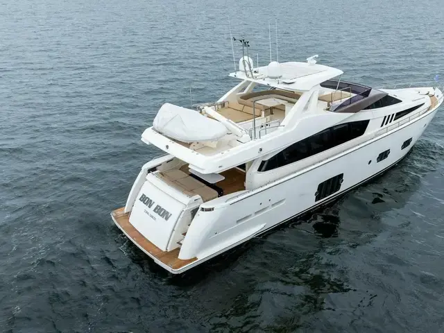 Ferretti Yachts 800