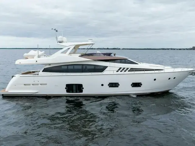 Ferretti Yachts 800