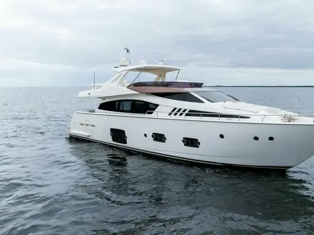 Ferretti Yachts 800