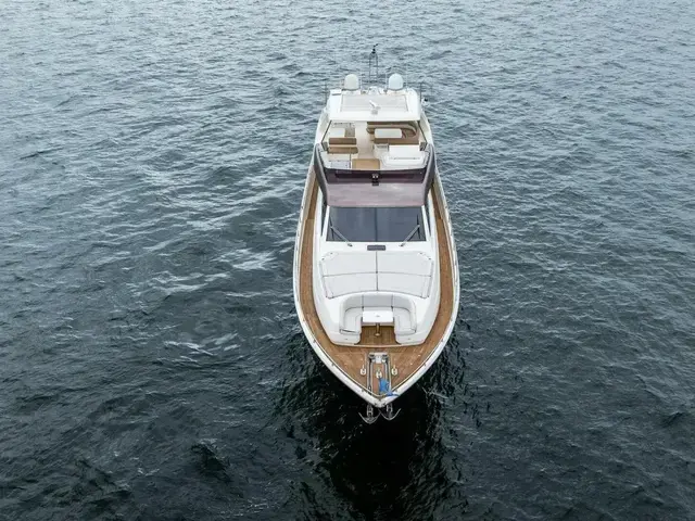 Ferretti Yachts 800