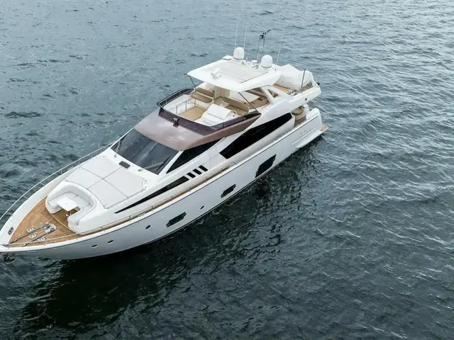 Ferretti Yachts 800