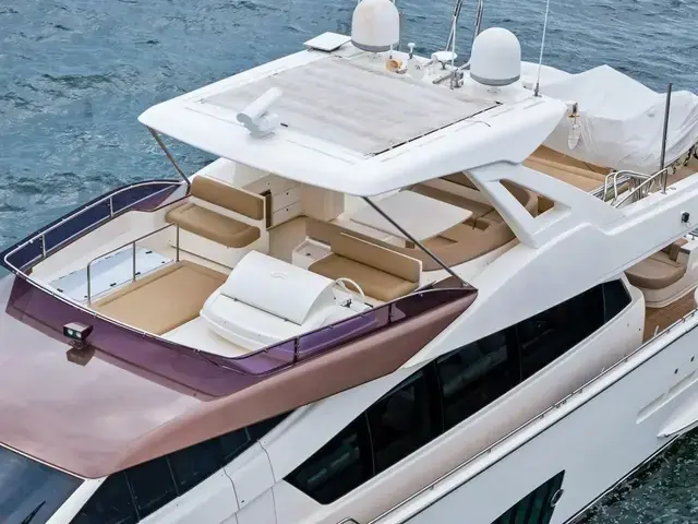 Ferretti Yachts 800