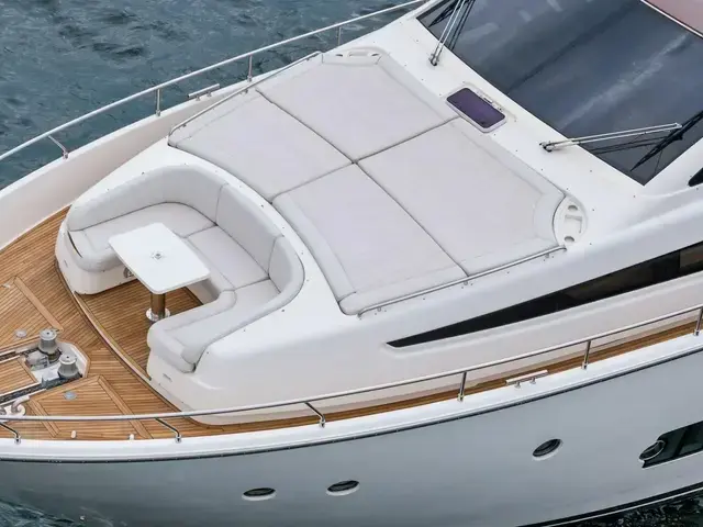 Ferretti Yachts 800