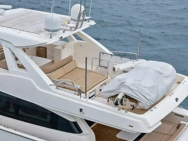 Ferretti Yachts 800