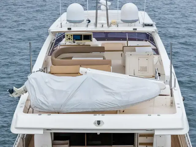 Ferretti Yachts 800