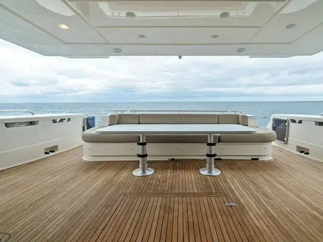 Ferretti Yachts 800