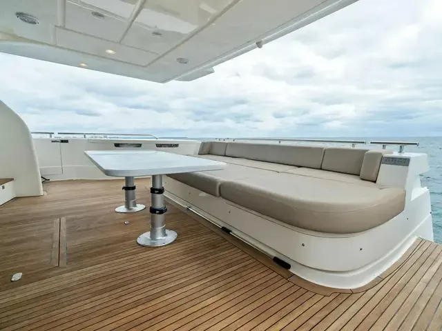 Ferretti Yachts 800