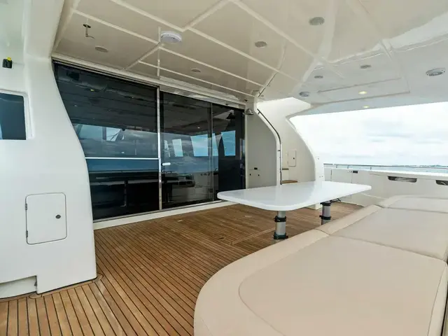 Ferretti Yachts 800