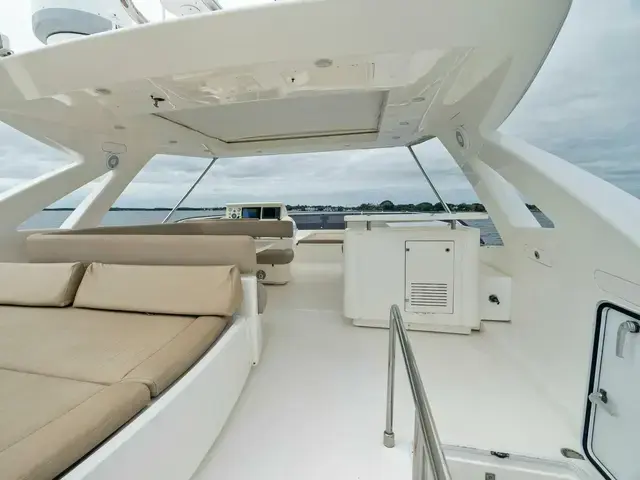 Ferretti Yachts 800