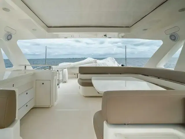 Ferretti Yachts 800