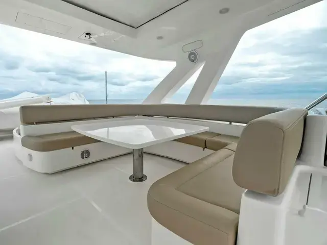 Ferretti Yachts 800