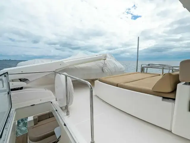 Ferretti Yachts 800