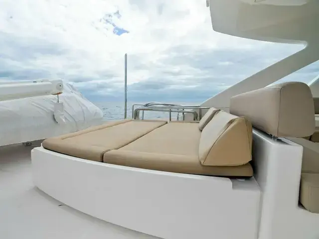 Ferretti Yachts 800