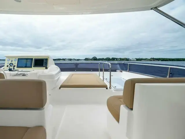 Ferretti Yachts 800