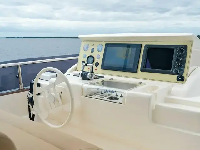 Ferretti Yachts 800