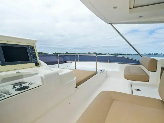 Ferretti Yachts 800