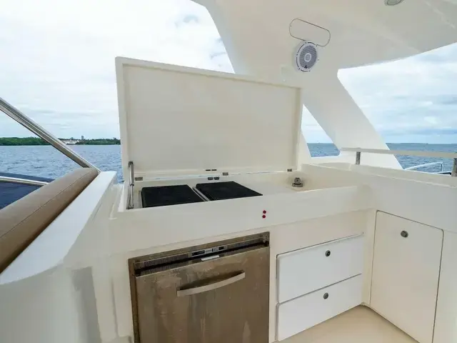 Ferretti Yachts 800