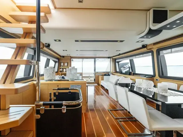 Ferretti Yachts 800