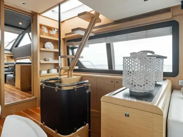 Ferretti Yachts 800