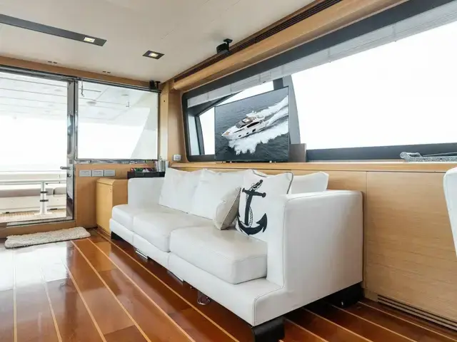 Ferretti Yachts 800