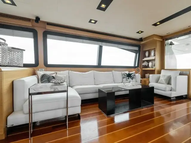 Ferretti Yachts 800