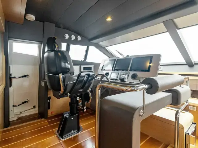 Ferretti Yachts 800