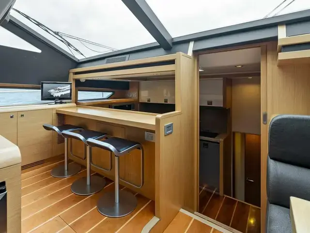 Ferretti Yachts 800