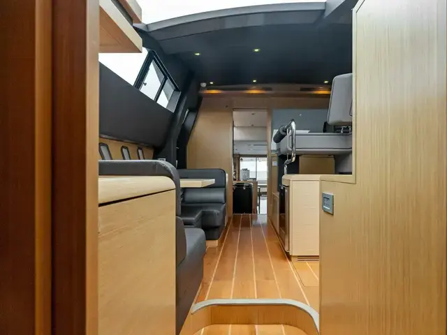 Ferretti Yachts 800