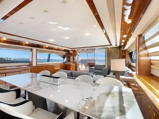 Ferretti Yachts 880