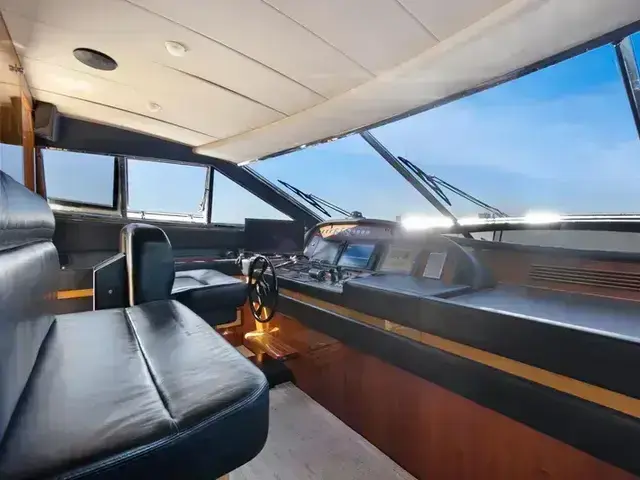 Ferretti Yachts 880