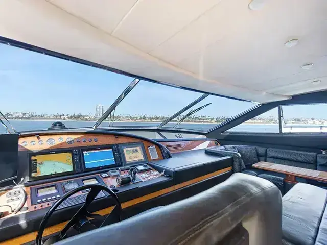 Ferretti Yachts 880