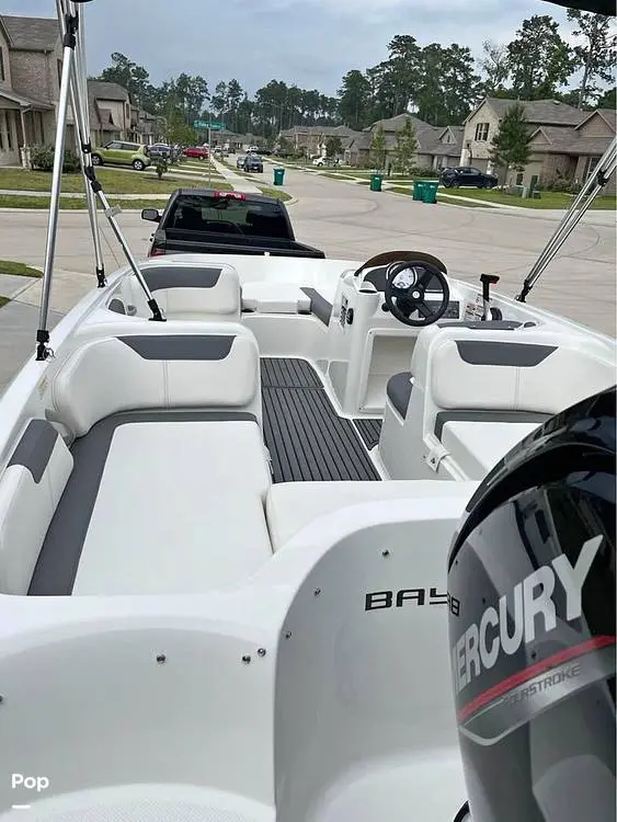 2023 Bayliner e18